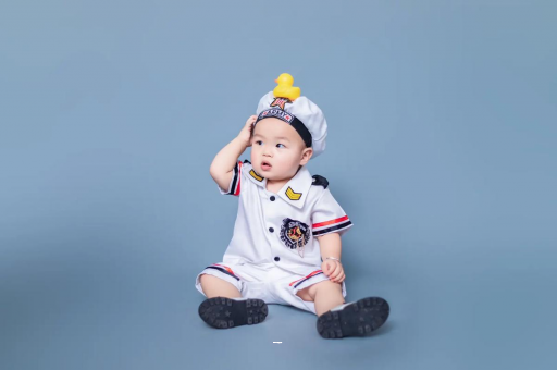 伊犁哈萨克宝宝几个月攒肚子